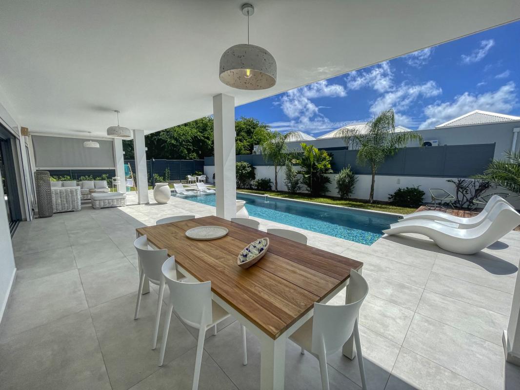 10 Location villa piscine accès plage Saint François Guadeloupe_terrasse